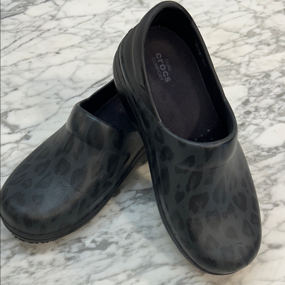 CROCS Women's Leopard Print Clogs